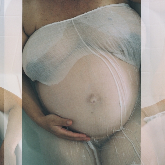 Irma Barbosa (Porter ‘19), Untitled (My mother’s belly), 2019. Photograph